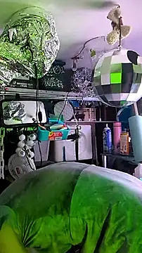 gurlnips online show from 19, 1, 2026