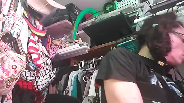 gurlnips online show from 22, 2, 2026