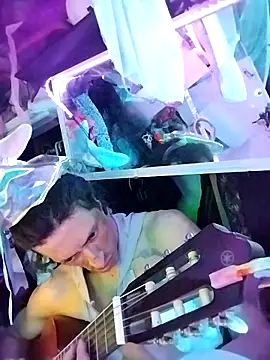 gurlnips online show from 12, 4, 2026