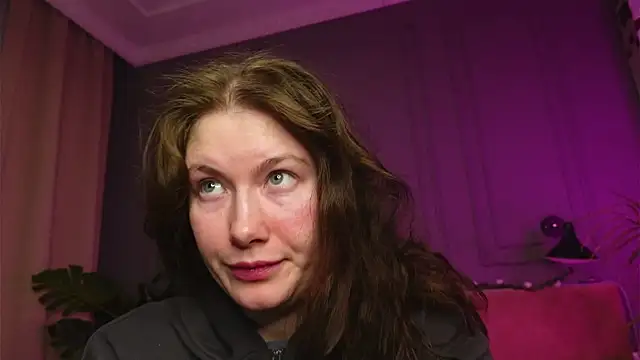 Liv Fay online show from 19, 12, 2025