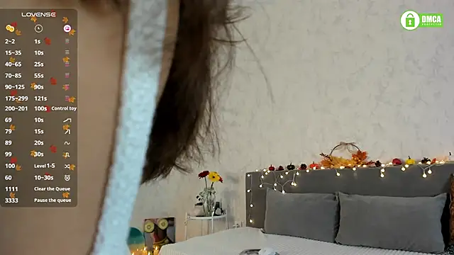 pretty yong cat online show from 10, 10, 2025