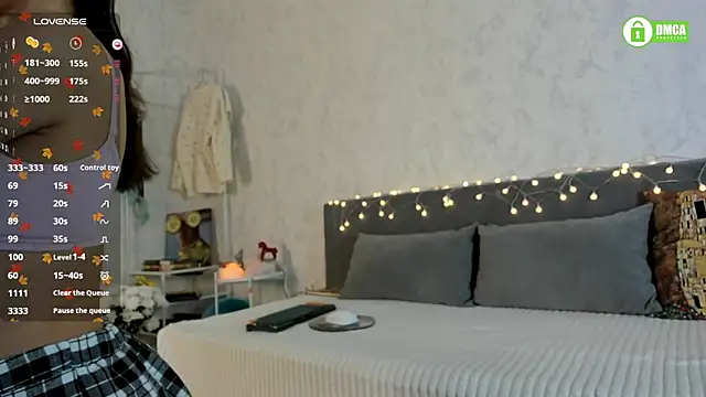 pretty yong cat online show from 25, 11, 2025