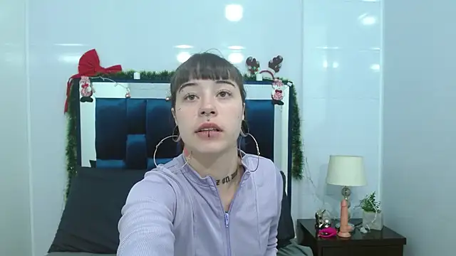 Snapshot of meloddy_collins chatting on 6, 12, 2024 meloddy collins online show from 6, 12, 2024