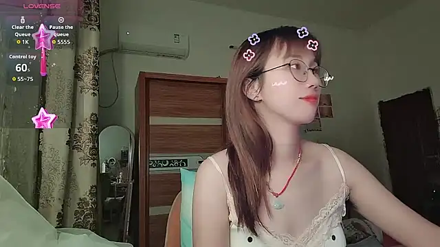 Snapshot of Lili_666 chatting on 21, 6, 2026 Lili 666 online show from 21, 6, 2026