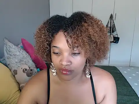 Snapshot of CREAMYCUPCAKExxx chatting on 19, 6, 2026 CREAMYCUPCAKExxx online show from 19, 6, 2026
