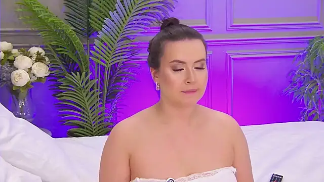 TrishaWinslet online show from 22, 10, 2025