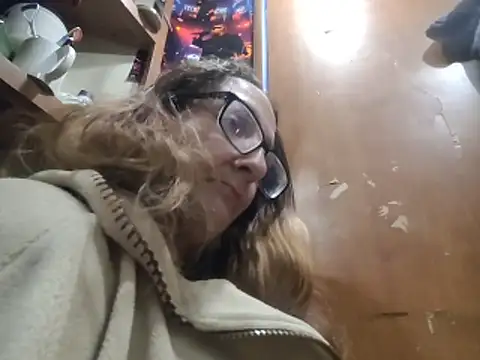 ILUV2TUCHMYKITTY online show from 17, 11, 2025