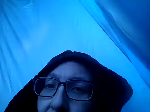 ILUV2TUCHMYKITTY online show from 18, 11, 2025