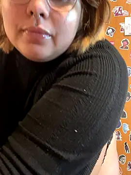 Snapshot of CrisyFerreira chatting on 10, 10, 2025 CrisyFerreira online show from 10, 10, 2025
