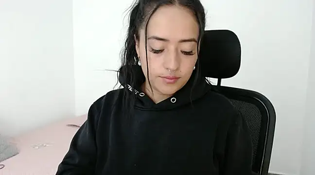 jjulietha95 online show from 6, 12, 2024