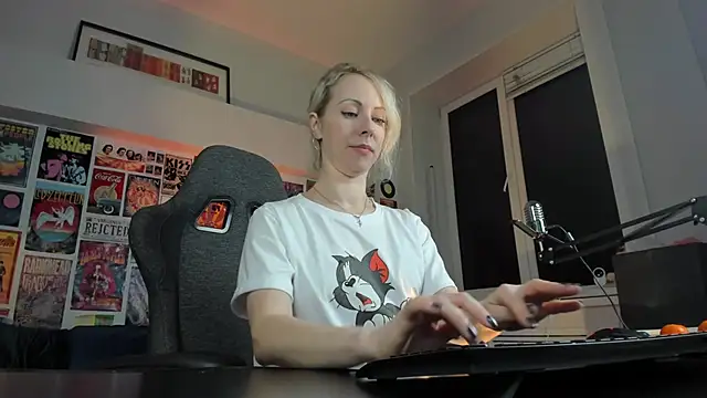 LylithSkye online show from 9, 1, 2025