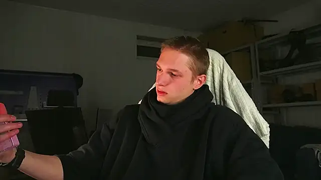 dustyn fox online show from 17, 4, 2026