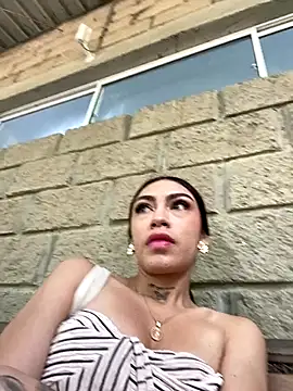 Effy Bonny online show from 10, 9, 2025