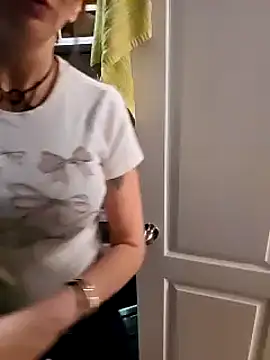 Snapshot of MissyRoulette chatting on 12, 3, 2025 MissyRoulette online show from 12, 3, 2025