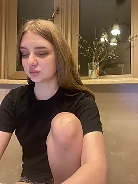 Snapshot of MollyDolle chatting on 5, 4, 2026 MollyDolle online show from 5, 4, 2026