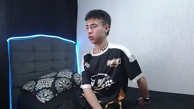 sexybat twink online show from 22, 12, 2024