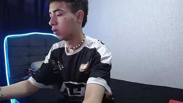 sexybat twink online show from 23, 12, 2024