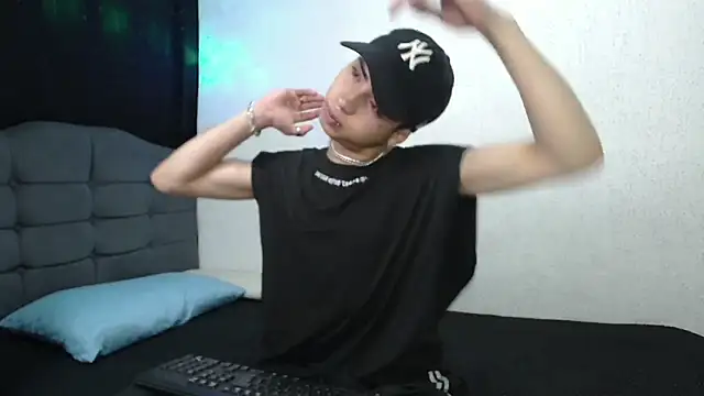 sexybat twink online show from 23, 1, 2025