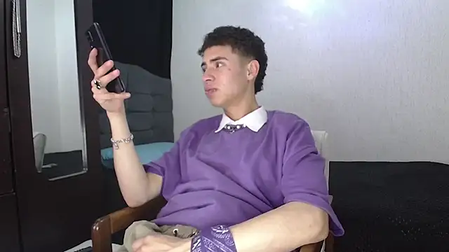 sexybat twink online show from 31, 1, 2025