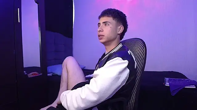 sexybat twink online show from 11, 2, 2025