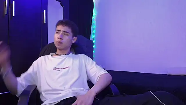 sexybat twink online show from 26, 2, 2025