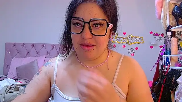 Snapshot of lanaqueen699 chatting on 3, 6, 2026 lanaqueen699 online show from 3, 6, 2026