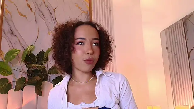 Snapshot of OSHUN_ chatting on 7, 1, 2025 OSHUN online show from 7, 1, 2025
