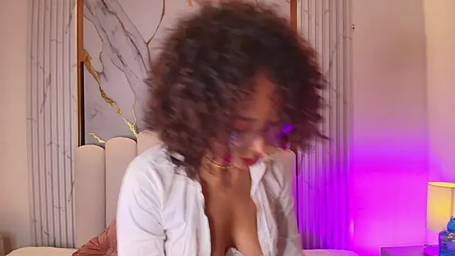 Snapshot of OSHUN_ chatting on 22, 1, 2025 OSHUN online show from 22, 1, 2025