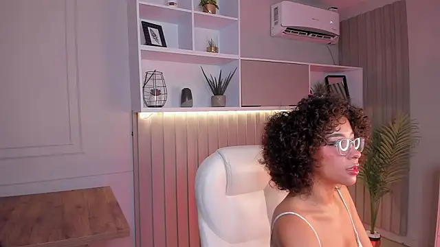 Snapshot of OSHUN_ chatting on 27, 1, 2025 OSHUN online show from 27, 1, 2025