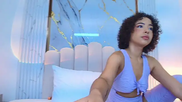 Snapshot of OSHUN_ chatting on 5, 2, 2025 OSHUN online show from 5, 2, 2025
