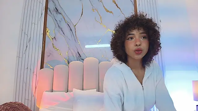 Snapshot of OSHUN_ chatting on 8, 2, 2025 OSHUN online show from 8, 2, 2025