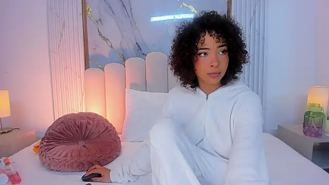 Snapshot of OSHUN_ chatting on 3, 3, 2025 OSHUN online show from 3, 3, 2025