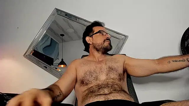 Snapshot of SbasTone_Muscle chatting on 1, 10, 2025 SbasTone Muscle online show from 1, 10, 2025