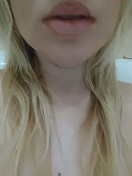Snapshot of Linda_999 chatting on 22, 12, 2024 Linda 999 online show from 22, 12, 2024