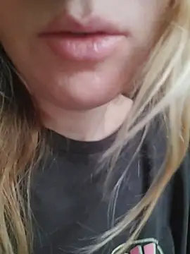 Snapshot of Linda_999 chatting on 27, 12, 2024 Linda 999 online show from 27, 12, 2024