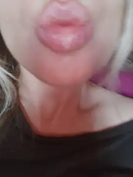 Snapshot of Linda_999 chatting on 11, 1, 2025 Linda 999 online show from 11, 1, 2025