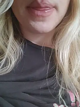 Snapshot of Linda_999 chatting on 2, 3, 2025 Linda 999 online show from 2, 3, 2025