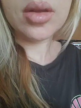 Snapshot of Linda_999 chatting on 7, 3, 2025 Linda 999 online show from 7, 3, 2025
