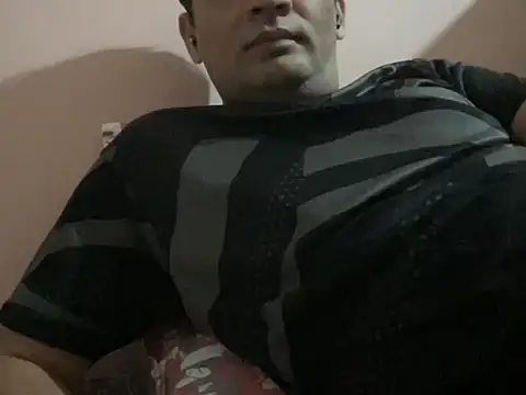 Snapshot of NiceBoy9099 chatting on 16, 11, 2025 NiceBoy9099 online show from 16, 11, 2025