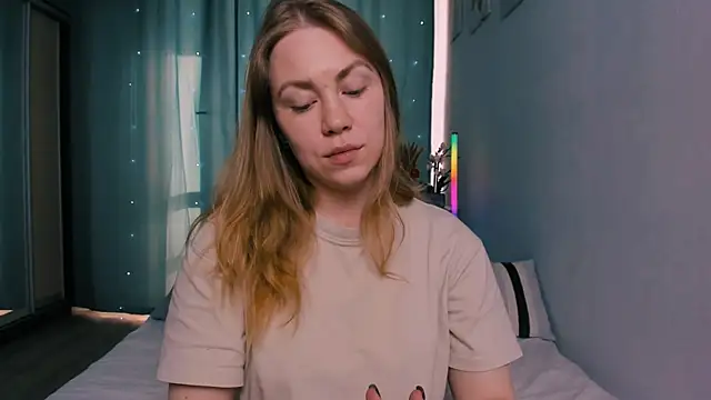 InsatiableFoxX online show from 23, 4, 2026