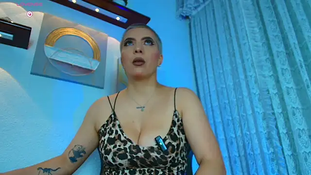 Camila Chainn online show from 10, 9, 2025