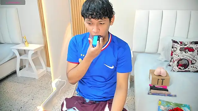 Snapshot of axel_ps chatting on 7, 11, 2025 axel ps online show from 7, 11, 2025