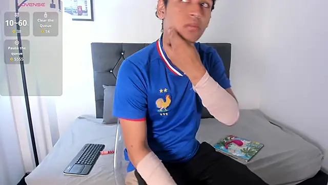 Snapshot of axel_ps chatting on 14, 11, 2025 axel ps online show from 14, 11, 2025