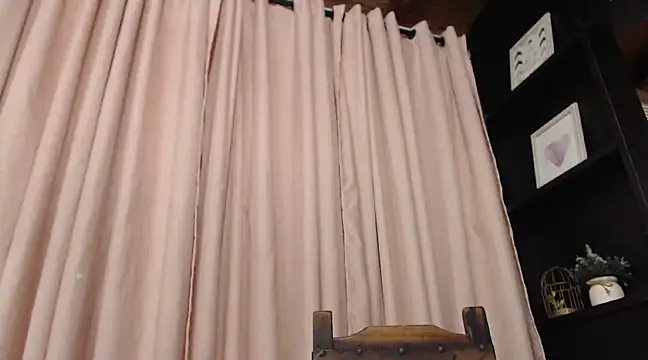 Snapshot of ysabel_sanchez4 chatting on 8, 3, 2025 ysabel sanchez4 online show from 8, 3, 2025