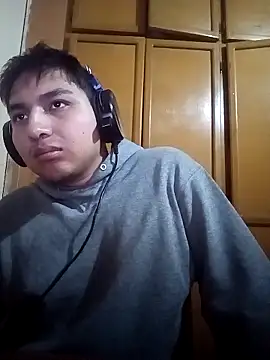 Snapshot of LoganFinds chatting on 31, 10, 2025 LoganFinds online show from 31, 10, 2025