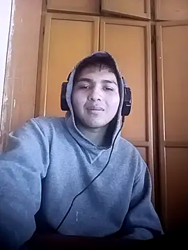 Snapshot of LoganFinds chatting on 31, 10, 2025 LoganFinds online show from 31, 10, 2025