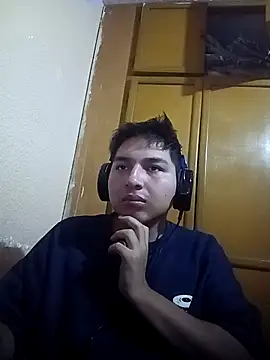 Snapshot of LoganFinds chatting on 2, 11, 2025 LoganFinds online show from 2, 11, 2025