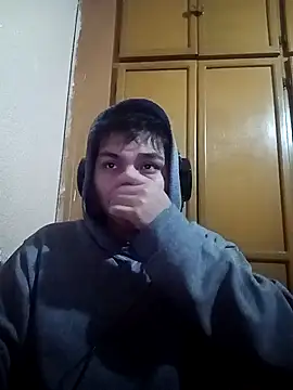 Snapshot of LoganFinds chatting on 4, 11, 2025 LoganFinds online show from 4, 11, 2025