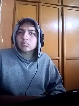 Snapshot of LoganFinds chatting on 5, 11, 2025 LoganFinds online show from 5, 11, 2025