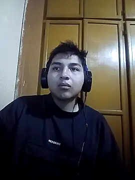 Snapshot of LoganFinds chatting on 6, 11, 2025 LoganFinds online show from 6, 11, 2025